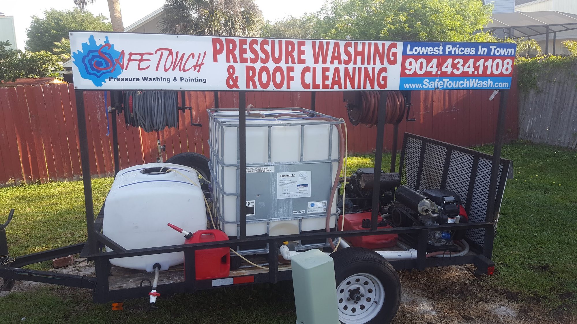 Soft washing a Florida stucco home